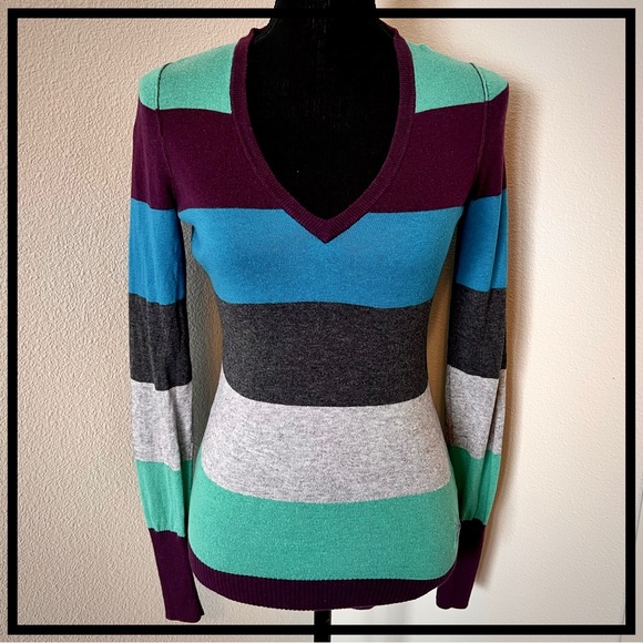 • Nollie Part Cashmere V-neck Striped Sweater • - Picture 1 of 7